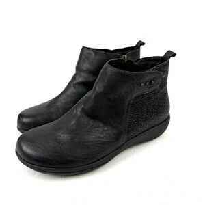 Halsa Footwear Althea Bootie 9 Black Leather Zip Up Floral Embossed Ankle Boot